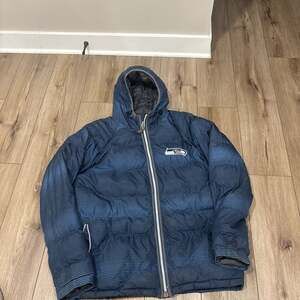 NFL Pro Line Seattle Seahawks Ridgeline Men's Puffer Jacket Blue Size L